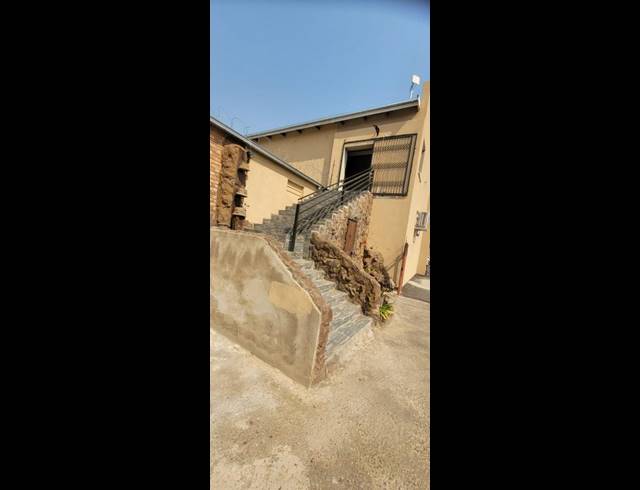 BUSINESS FOR SALE IN LADYSMITH CENTRAL